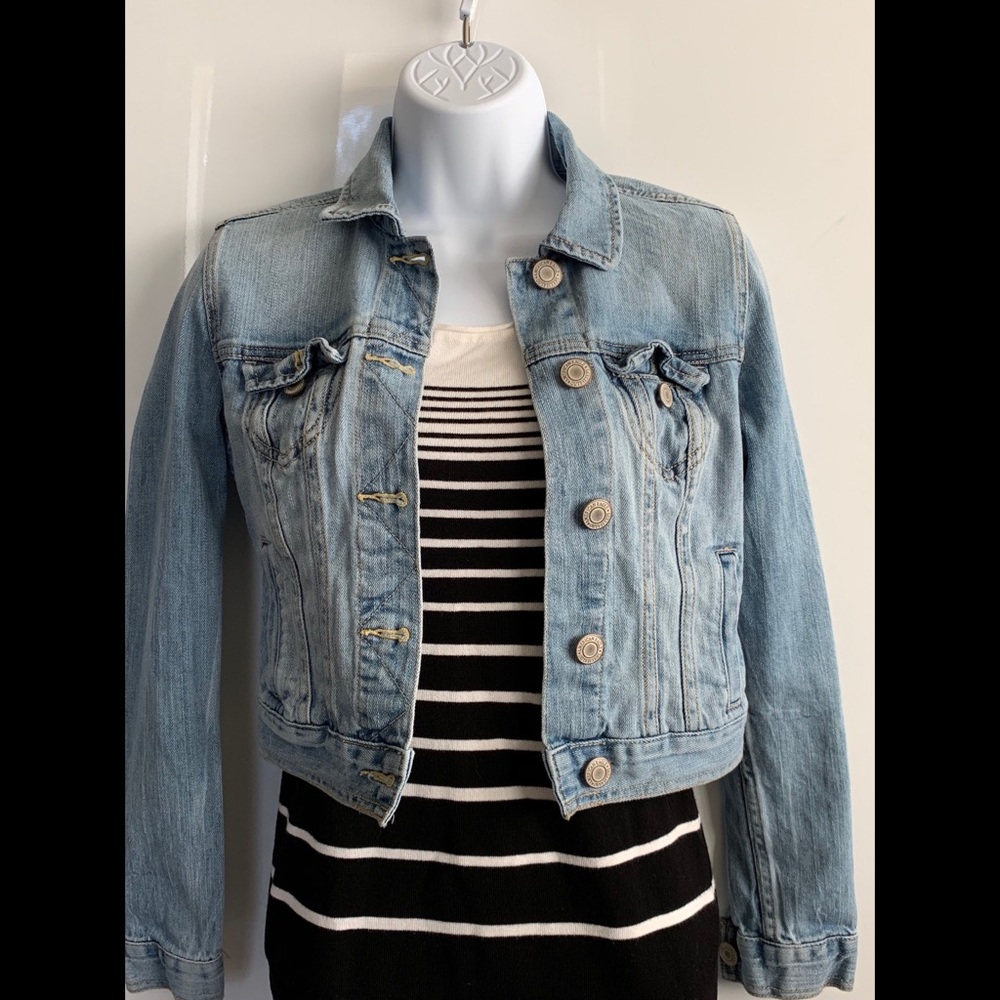 American Eagle tribal print jean jacket! 😍
